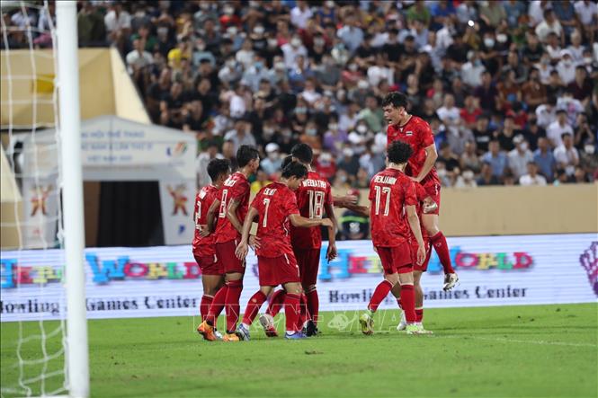 Worachit Kanitsribumphen (10) ghi bàn nâng tỷ số lên 3-0. Ảnh: Hoàng Linh-TTXVN