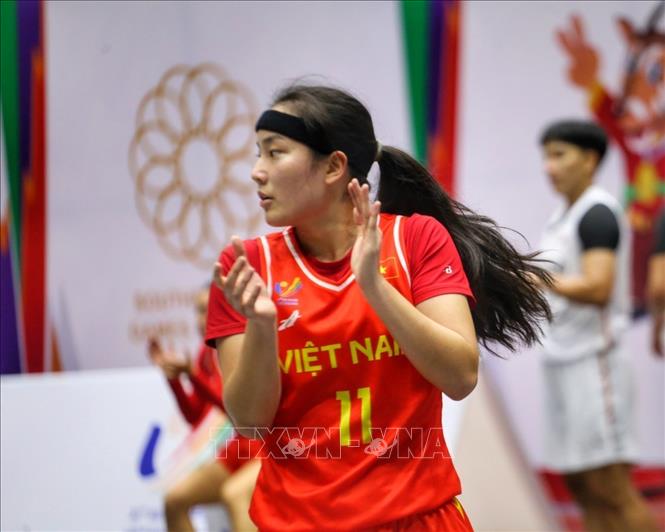 Kayleigh Trương (số 11, nữ Việt Nam) trong trận chung kết với nữ Thái Lan. Ảnh: Tuấn Đức - TTXVN