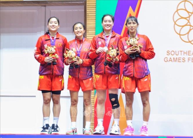 Đội tuyển Bóng rổ nữ Việt Nam giành huy chương Bạc môn Bóng rổ 3x3. Ảnh: Tuấn Đức - TTXVN