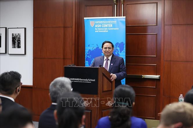 Thủ tướng Phạm Minh Chính phát biểu biểu toạ đàm về chính sách tại Đại học Harvard. Ảnh: Dương Giang-TTXVN
