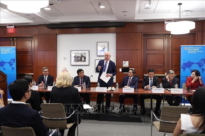 Ông Thomas Vallely, Giám đốc Chương trình Việt Nam tại Đại học Harvard phát biểu. Ảnh: Dương Giang-TTXVN
