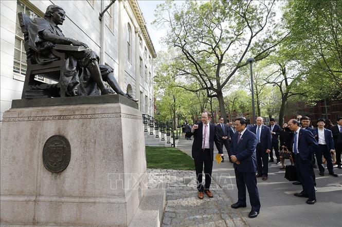 Thủ tướng Phạm Minh Chính thăm Trường Đại học Harvard. Ảnh: Dương Giang-TTXVN

