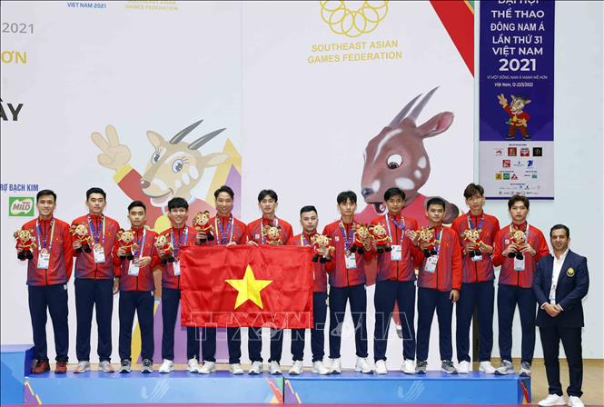 Vietnam players with the bronze medal in the men's team Regu event. VNA Photo: Trần Việt