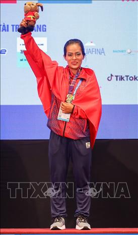 In the women’s singles, Dinh Kim Loan obtains a gold medal. VNA Photo: Khánh Hoà