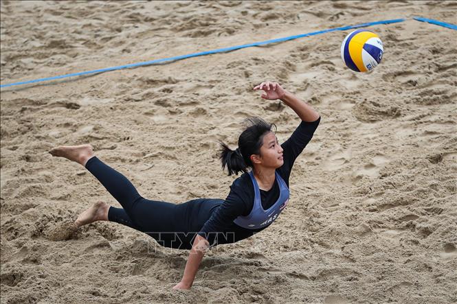 Vietnamese girls win 2-0 over the rivals from Malaysia. VNA Photo: Công Đạt