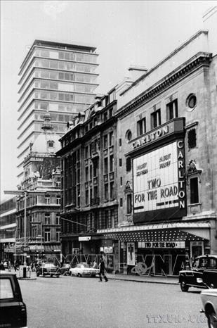  Khách sạn Carlton ở trung tâm thủ đô London (Anh) nơi Hồ Chủ tịch từng làm phụ bếp năm 1914. Ảnh: TTXVN