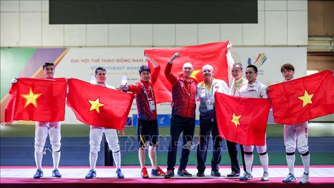 Vietnamese fencing team took four gold and three bronze medals. VNA Photo: Minh Sơn 