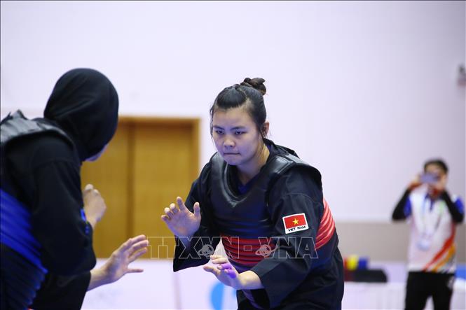 Athlete Quang Thi Thu Nghia won a gold medal in Pencak Silat tanding in her final match against Siti Rahmah Binti Mohamed Nasir (Malaysia) with the score 39 - 32. VNA Photo 