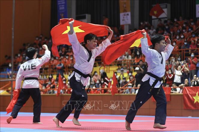 Vietnam men’s team won in the Taekwondo’s Standard Poomsae event with an average score of 7.782. VNA Photo 
