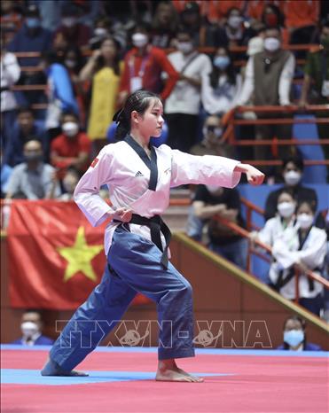 Athlete Kim Uyen brought home a silver medal in Standard Poomsae women’s individual category. VNA Photo 