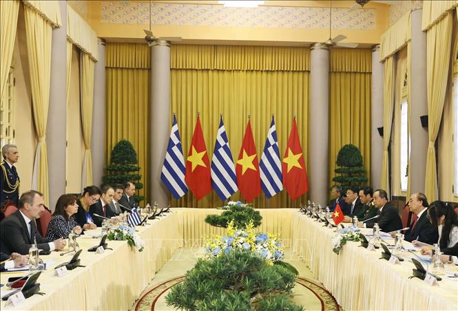 A view of the talks between President Nguyen Xuan Phuc and his Greek counterpart Katerina Sakellaropoulou. VNA Photo: Thống Nhất