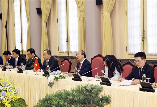 President Nguyen Xuan Phuc and the Vietnamese delegation at the talks. VNA Photo: Thống Nhất