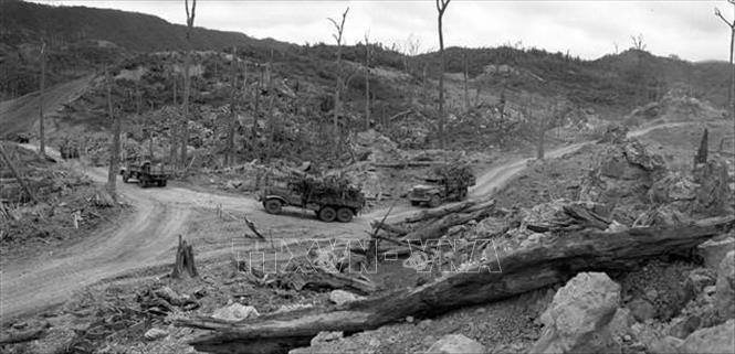 Từ những con đường mòn nhỏ, đường Hồ Chí Minh đã phát triển thành tuyến vận tải lớn để vận chuyển quân lương, vũ khí chi viện cho chiến trường lớn miền Nam. Ảnh: Hứa Kiểm-TTXVN