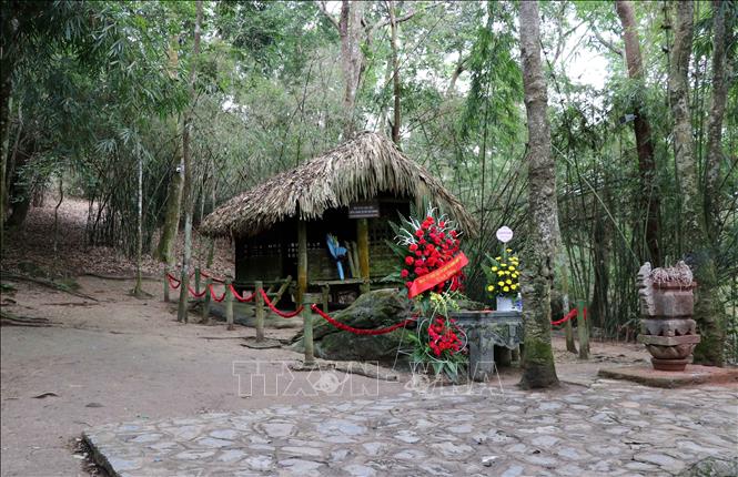 Trong ảnh: Lán Nà Nưa – nơi ở và làm việc của Lãnh tụ Hồ Chí Minh từ cuối tháng 5 đến 22/8/1954. Ảnh: Vũ Quang – TTXVN