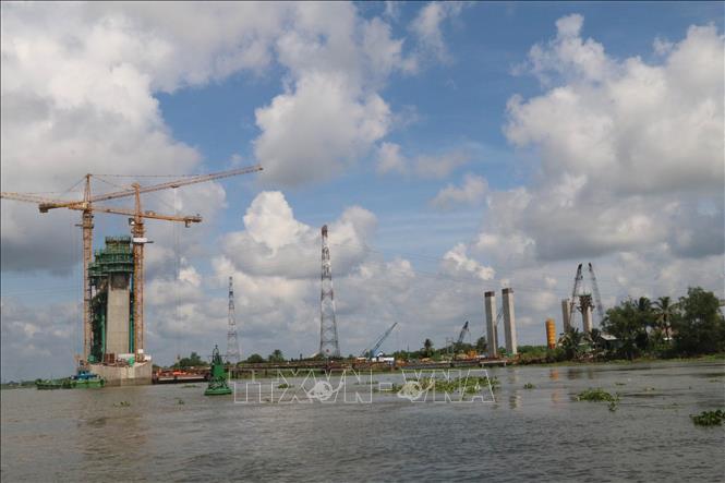 Trong ảnh: Thi công trụ dây văng cầu Mỹ Thuận 2 phía Vĩnh Long. Ảnh: Minh Trí - TTXVN