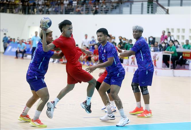 Vu Chi Linh (9) of Vietnam makes a shot. VNA Photo: Thế Duyệt