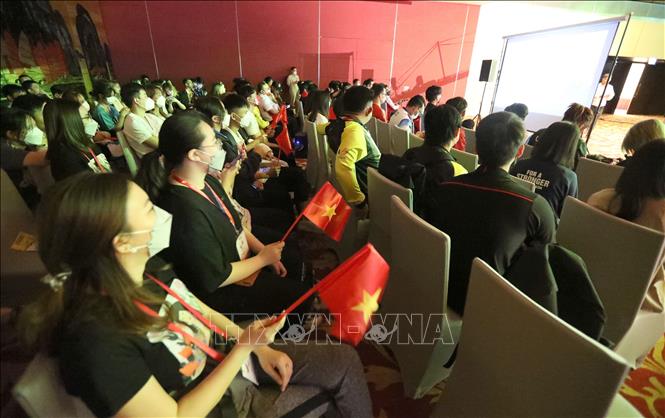 Fans at the final match of the individual PUBG Mobile event. VNA Photo 