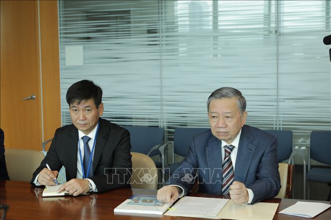 Bộ trưởng Bộ Công an Tô Lâm làm việc với ông Vladimir Voronkov, Phó Tổng thư ký LHQ phụ trách phòng, chống khủng bố. Ảnh: Quang Huy - TTXVN