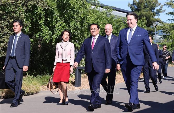 Thủ tướng Phạm Minh Chính đến thăm Trụ sở Tập đoàn Apple. Ảnh: Dương Giang-TTXVN
