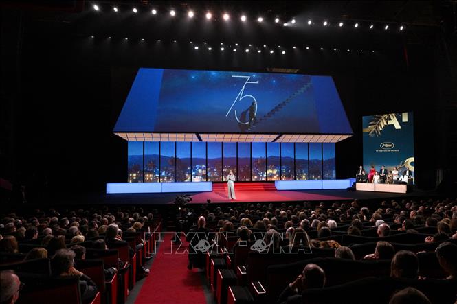 Trong ảnh: Toàn cảnh lễ khai mạc Liên hoan phim Cannes lần thứ 75 tại Cannes, miền Nam Pháp, ngày 17/5/2022. Ảnh: AFP/TTXVN