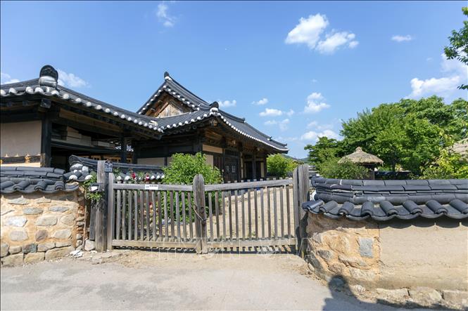Trong ảnh: Ngôi nhà cổ đặc trưng của tầng lớp địa chủ dưới Triều đại Joseon ở Làng cổ Hahoe. Ảnh: Anh Nguyên-TTXVN