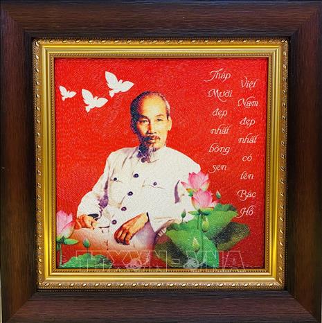 Trong ảnh: Một trong 7 bức tranh gạo về Chủ tịch Hồ Chí Minh của chàng trai trẻ Khưu Tấn Bửu. Ảnh: Ánh Tuyết - TTXVN