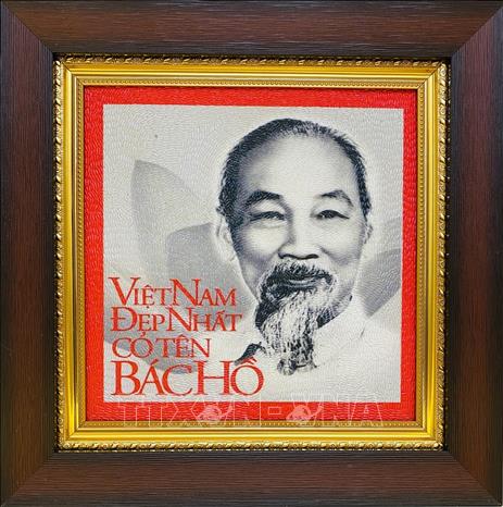Trong ảnh: Một trong 7 bức tranh gạo về Chủ tịch Hồ Chí Minh. Ảnh: Ánh Tuyết - TTXVN