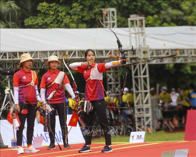 Cung thủ Đỗ Thị Ánh Nguyệt (Việt Nam) thi đấu nội dung bắn cung 1 dây trong trận tranh huy chương Vàng với Philippines. Ảnh: Tuấn Đức - TTXVN