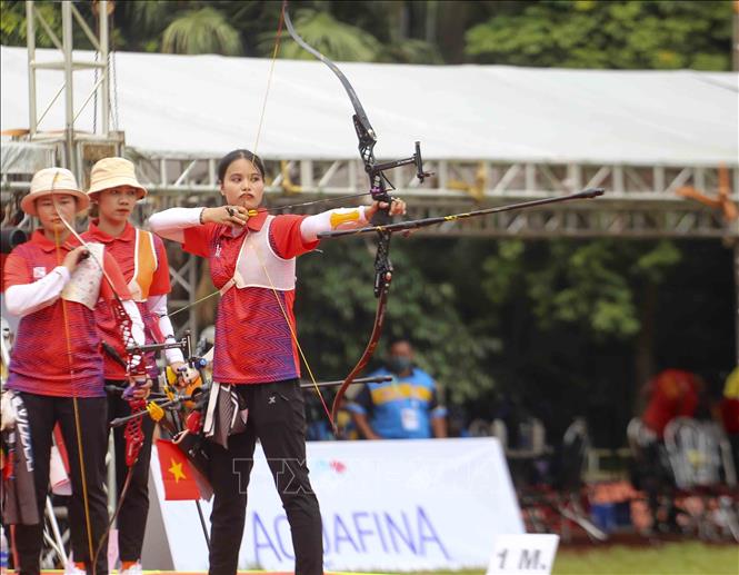 Cung thủ Đỗ Thị Ánh Nguyệt (Việt Nam) thi đấu nội dung bắn cung 1 dây trong trận tranh huy chương Vàng với Philippines. Ảnh: Tuấn Đức - TTXVN