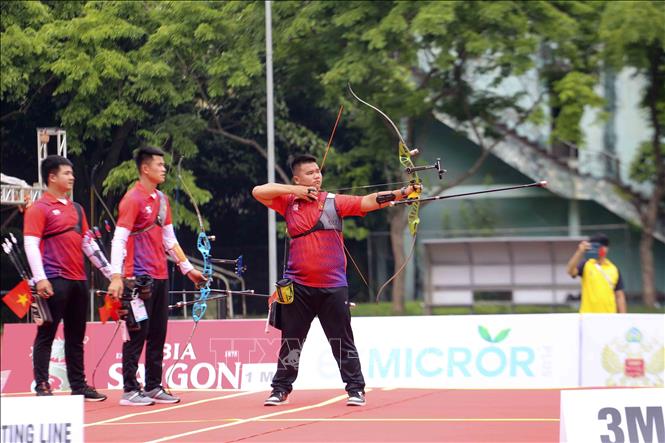 Cung thủ Nguyễn Duy (Việt Nam) thi đấu nội dung bắn cung 1 dây trong trận tranh huy chương Vàng với Indonesia. Ảnh: Tuấn Đức - TTXVN