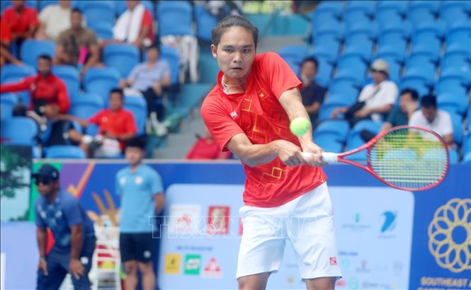 Tay vợt Trịnh Linh Giang của Việt Nam thắng 2-0 ở nội dung đơn nam. Ảnh: Thế Duyệt – TTXVN