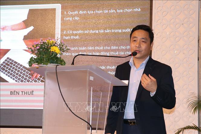 Trong ảnh: Ông Hoàng Văn Phúc, Phó Tổng Giám đốc Công ty BIDV Sumi Trust Leasing trình bày tại Hội thảo. Ảnh: Ngọc Thiện- TTXVN