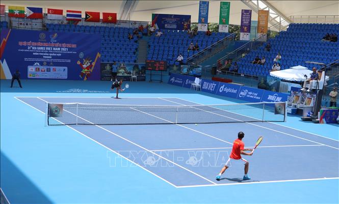Tay vợt Trịnh Linh Giang của Việt Nam thắng tay vợt Hao Shen Koay (Malaysia) với tỷ số 2-0 ở trận đấu vòng loại nội dung đơn nam. Ảnh: Thế Duyệt – TTXVN

