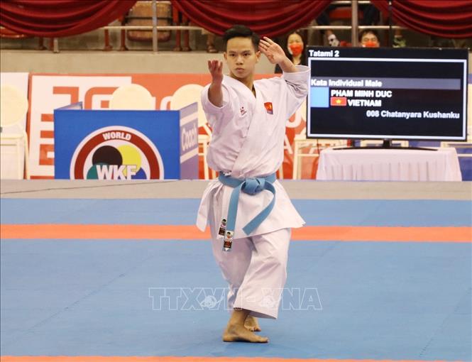 VĐV Phạm Minh Đức (Việt Nam) thi tài ở nội dung Kata cá nhân nam. Ảnh: Đức Phương - TTXVN
