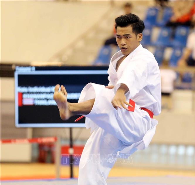 VĐV Khananpao Phanudet, Thái Lan thi đấu vòng một nội dung Kata nam. Ảnh: Thanh Tùng – TTXVN