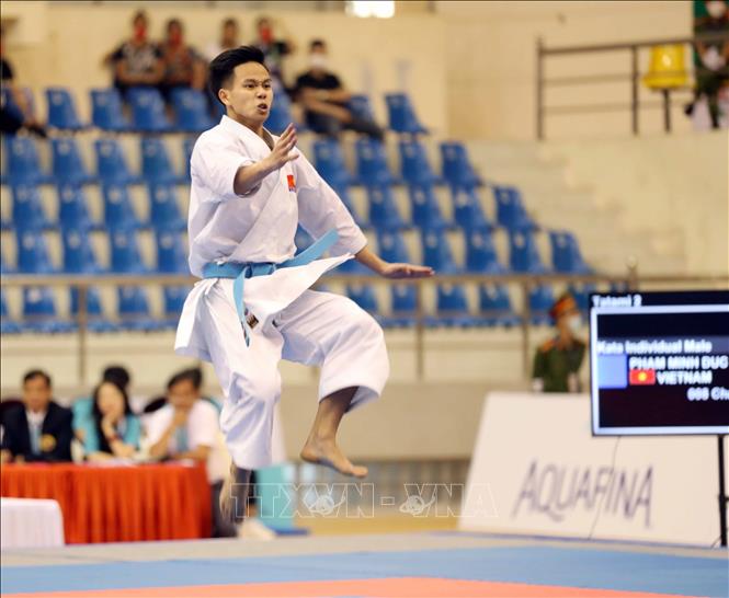 VĐV Phạm Minh Đức, Việt Nam thi đấu vòng một nội dung Kata nam. Ảnh: Thanh Tùng – TTXVN