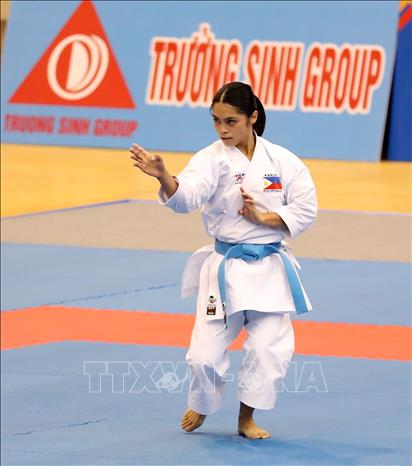 VĐV Torres Rebecca Cyril Yuzon, Philippines thi đấu vòng một nội dung Kata nữ. Ảnh: Thanh Tùng – TTXVN