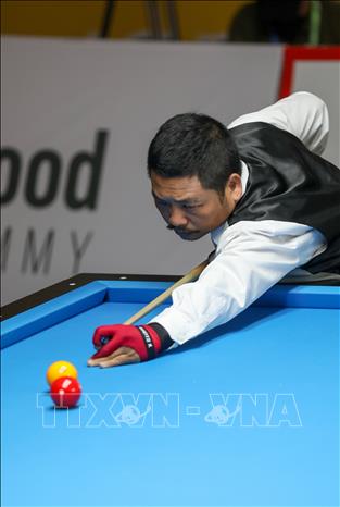 VĐV Phạm Quốc Tuấn (Việt Nam) thi đấu nội dung bán kết Cushion Carom. Ảnh: Khánh Hoà - TTXVN 