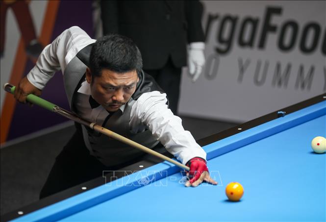 VĐV Phạm Quốc Tuấn (Việt Nam) thi đấu nội dung bán kết Cushion Carom. Ảnh: Khánh Hoà - TTXVN 