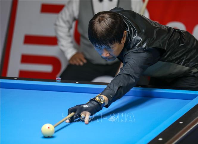 VĐV Francisco Dela Cruz (Philippines) thi đấu nội dung bán kết Cushion Carom. Ảnh: Khánh Hoà - TTXVN 