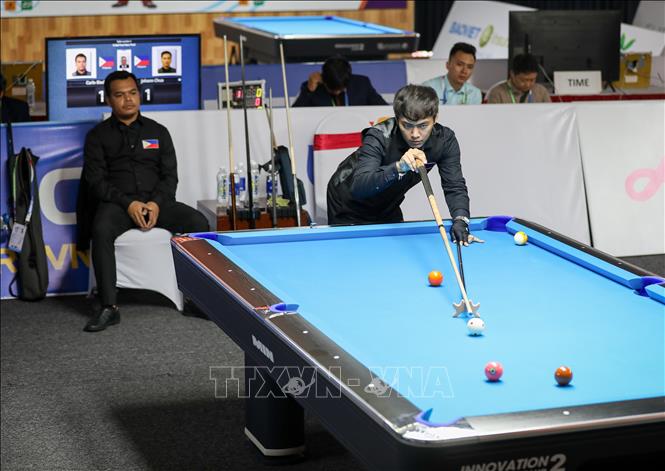 VĐV Johann Chua (Philippines) thi đấu chung kết nội dung 9-Ball Pool. Ảnh: Khánh Hoà - TTXVN