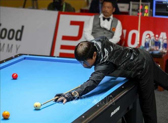 VĐV Francisco Dela Cruz (Philippines) thi đấu nội dung bán kết Cushion Carom. Ảnh: Khánh Hoà - TTXVN 