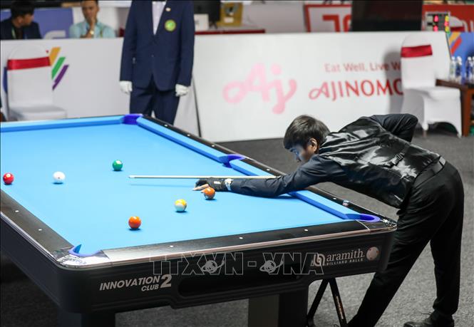 VĐV Johann Chua (Philippines) thi đấu chung kết nội dung 9-Ball Pool. Ảnh: Khánh Hoà - TTXVN