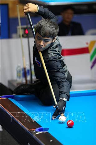 VĐV Johann Chua (Philippines) thi đấu chung kết nội dung 9-Ball Pool. Ảnh: Khánh Hoà - TTXVN
