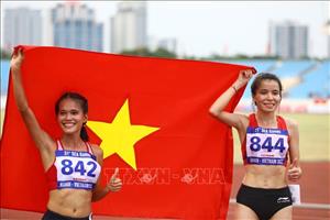 SEA Games 31: Phạm Thị Hồng Lệ giành HCV thứ 18 cho điền kinh Việt Nam ở nội dung chạy 10.000m nữ