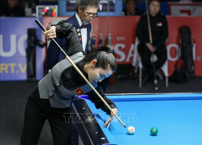 VĐV Trần Thị Ngọc Huyền (Việt Nam) thi đấu nội dung 10-Ball Pool nữ. Ảnh: Khánh Hoà - TTXVN 