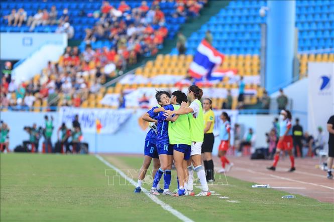 Thai players celebrate their victory, which help them to enter SEA Games 31 final match. VNA Photo