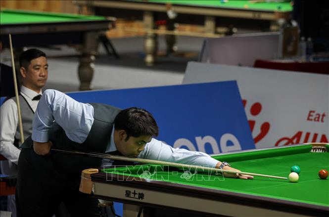 VĐV Passakom Suwannawat (Thái Lan) thi đấu nội dung snooker. Ảnh: Khánh Hoà - TTXVN