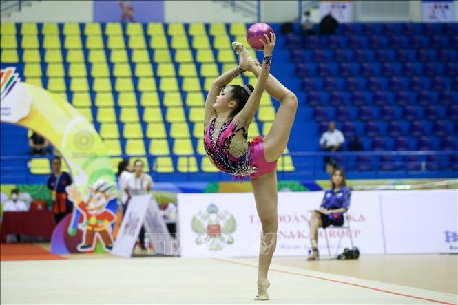 Gymnast Nguyen Vu Ha Phuong (Vietnam) competes in the ball event of artistic gymnastics. VNA Photo