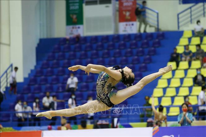 Gymnast Nguyen Ha My (Vietnam) competes in the hoop event of artistic gymnastics. VNA Photo
